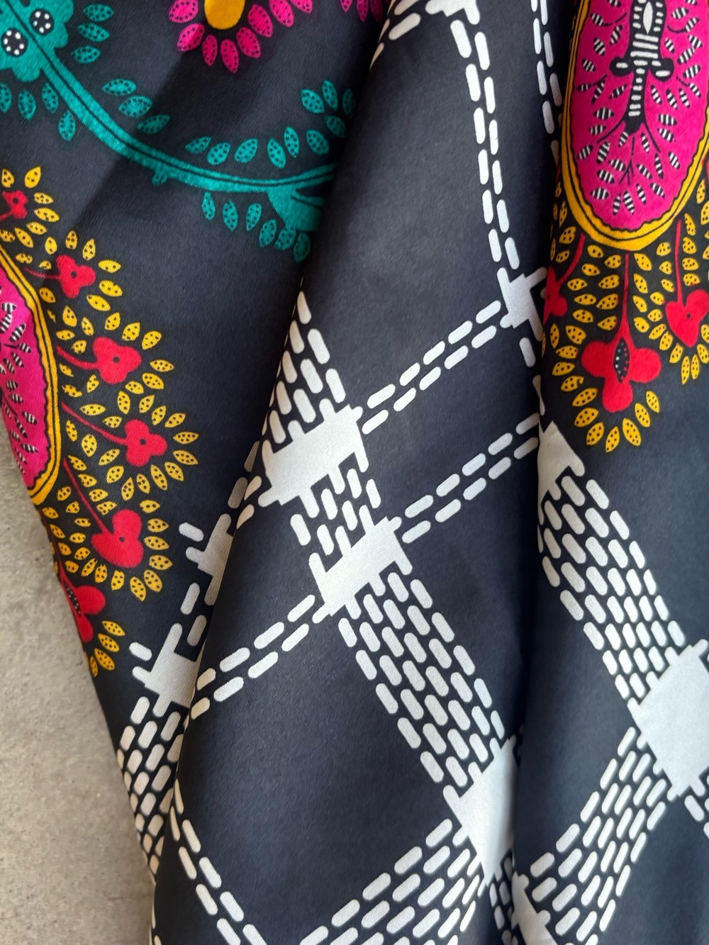 Vintage Diane Von Furstenberg Signed Black Silk Scarf The Color Authority 90s - Picture 4 of 5